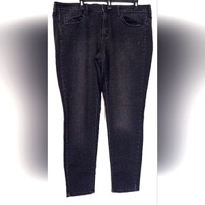 Size 16 black skinny jeans. Bundle for more savings!